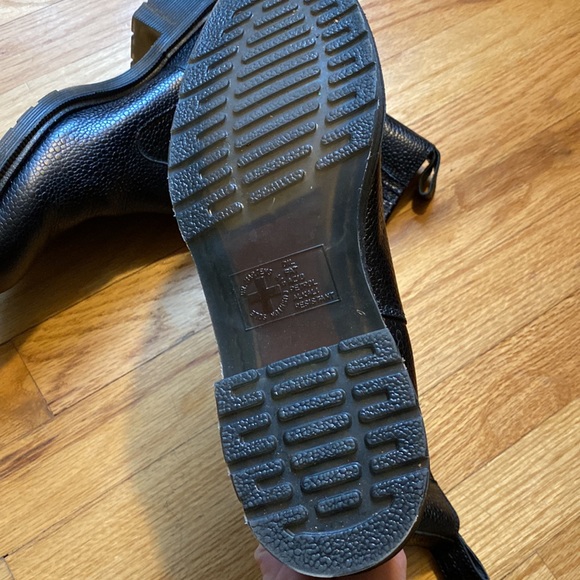 Dr Martens Boots Size 9 - Picture 4 of 7